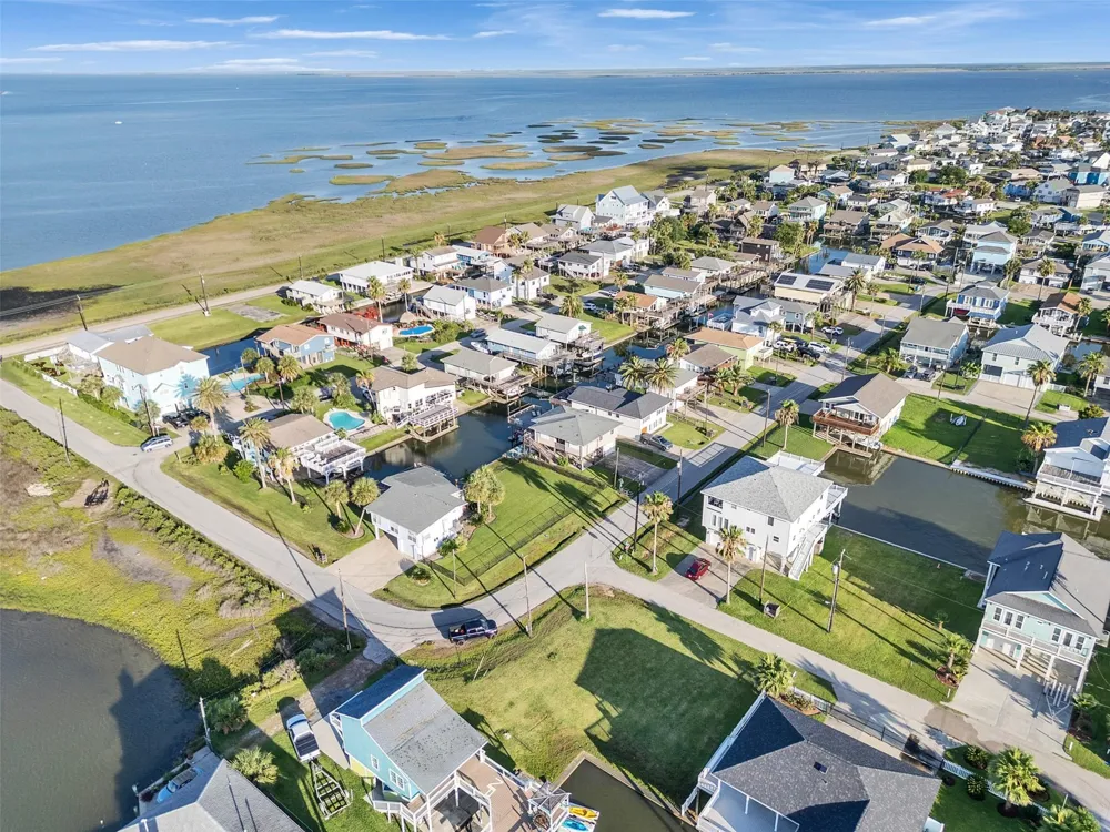 Pompano Way Jamaica Beach, TX 77554