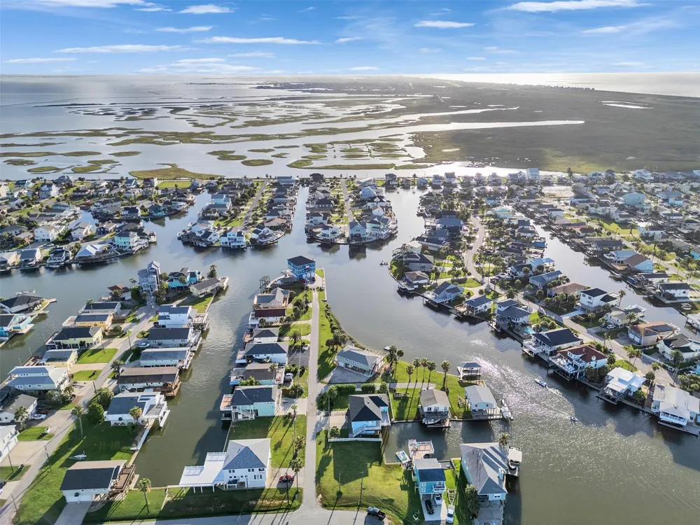 Pompano Way Jamaica Beach, TX 77554