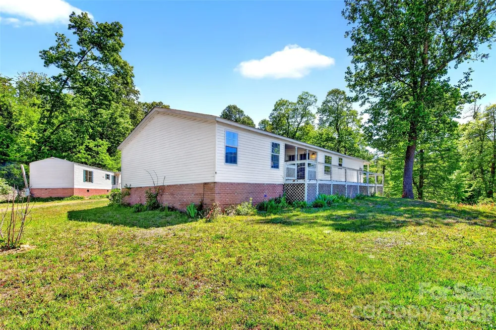 298 Wolf Crossing Bakersville, NC 28705