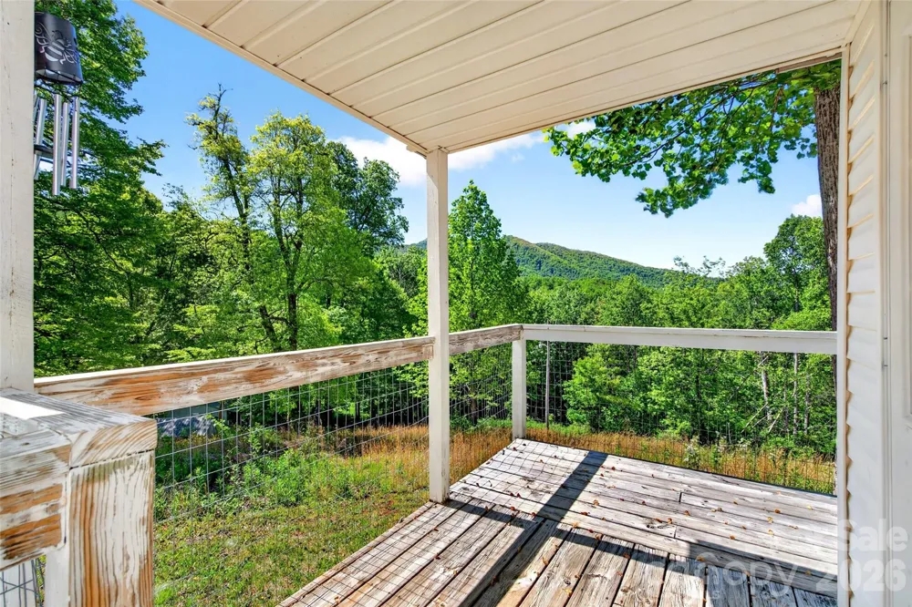298 Wolf Crossing Bakersville, NC 28705
