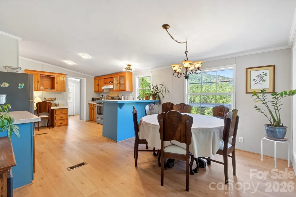 298 Wolf Crossing Bakersville, NC 28705