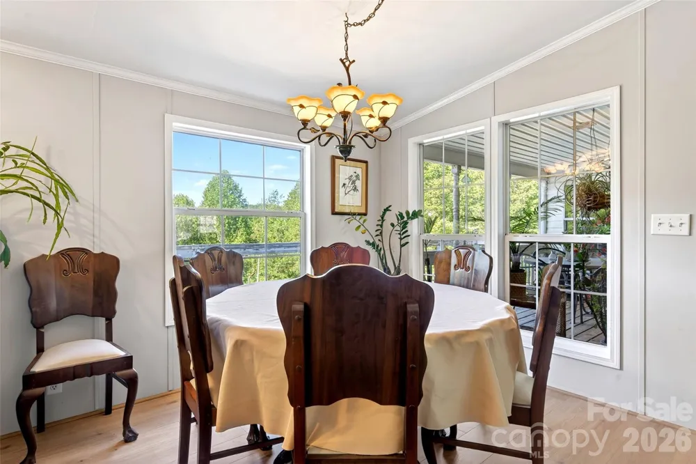 298 Wolf Crossing Bakersville, NC 28705