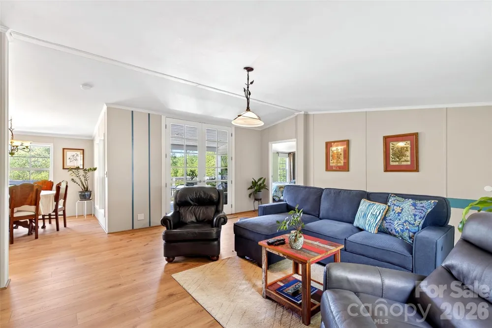298 Wolf Crossing Bakersville, NC 28705