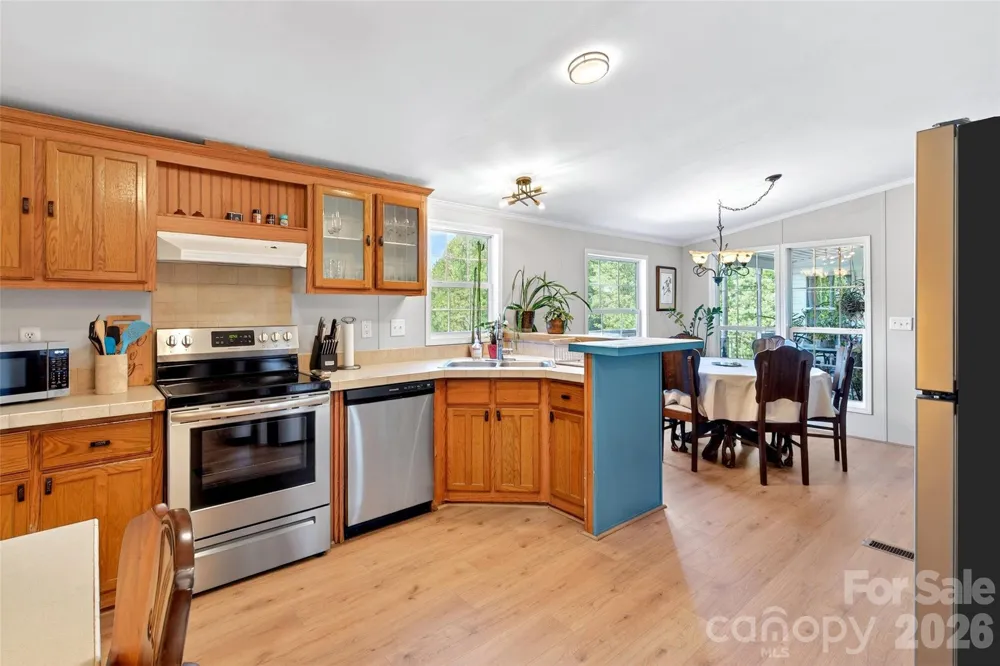 298 Wolf Crossing Bakersville, NC 28705