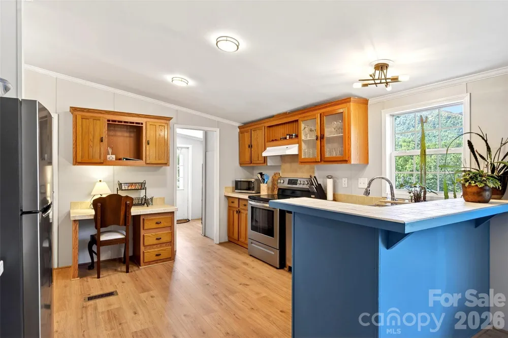 298 Wolf Crossing Bakersville, NC 28705