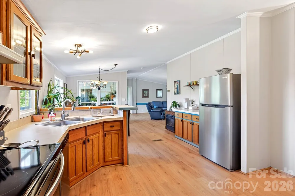 298 Wolf Crossing Bakersville, NC 28705
