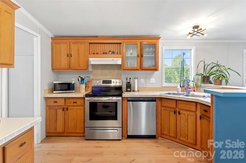 298 Wolf Crossing Bakersville, NC 28705