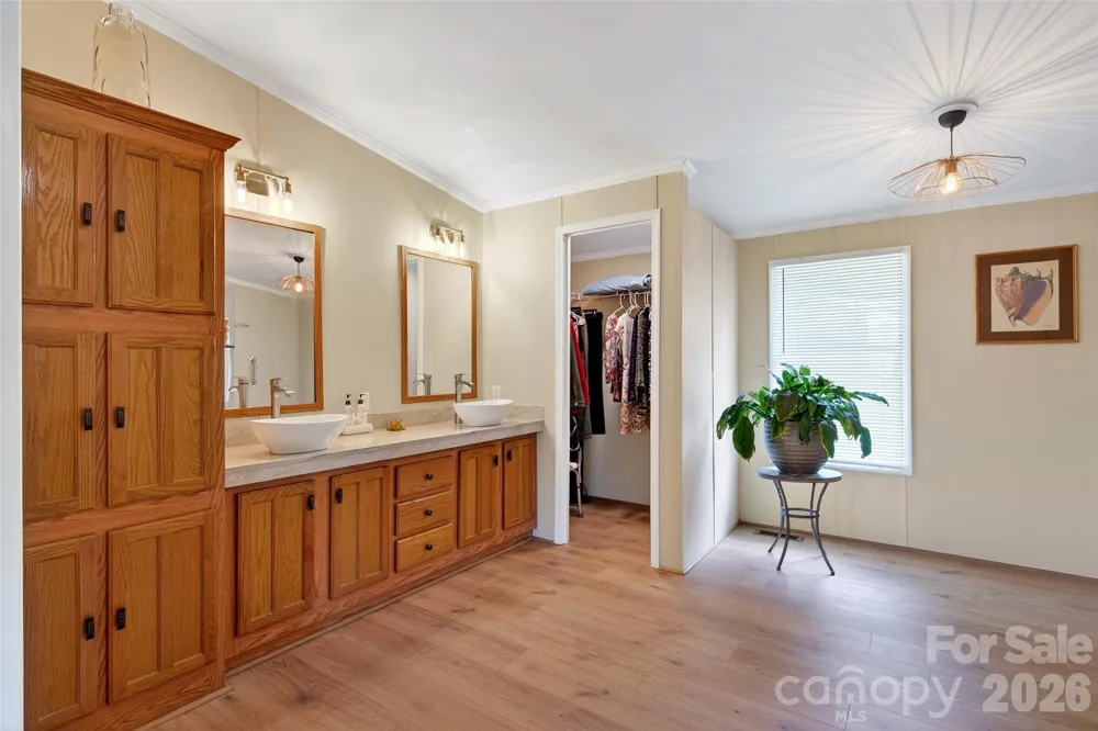298 Wolf Crossing Bakersville, NC 28705