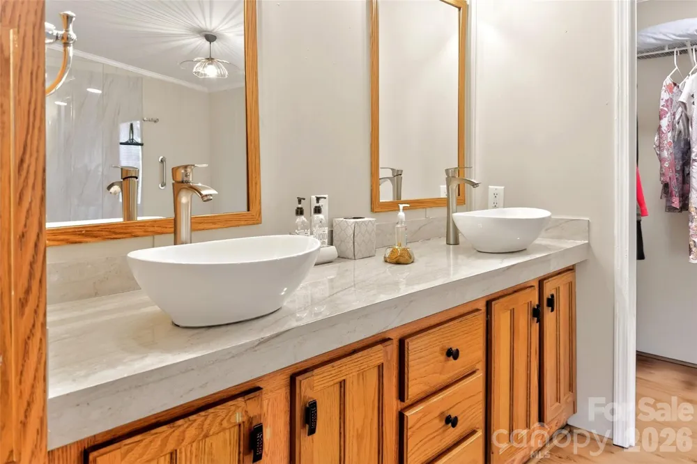 298 Wolf Crossing Bakersville, NC 28705