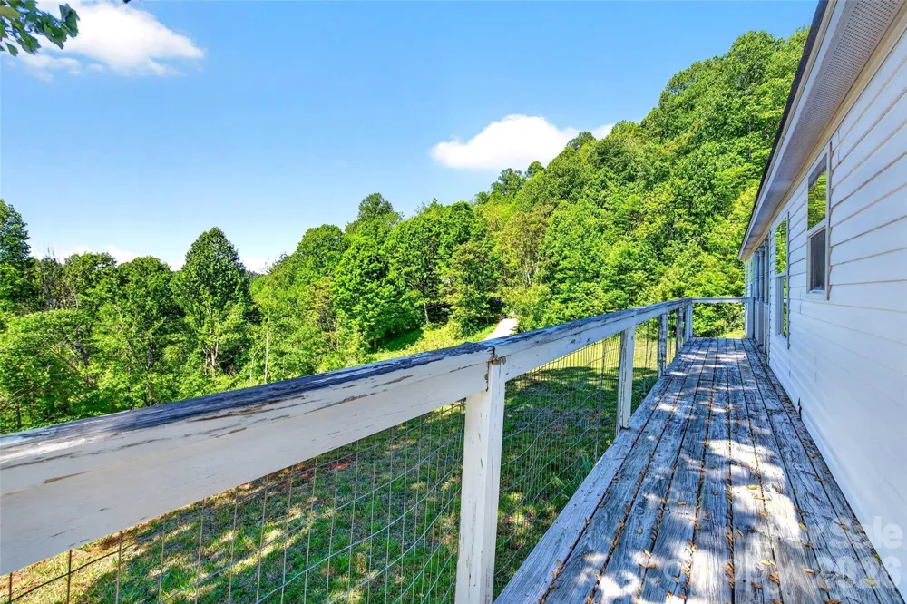 298 Wolf Crossing Bakersville, NC 28705