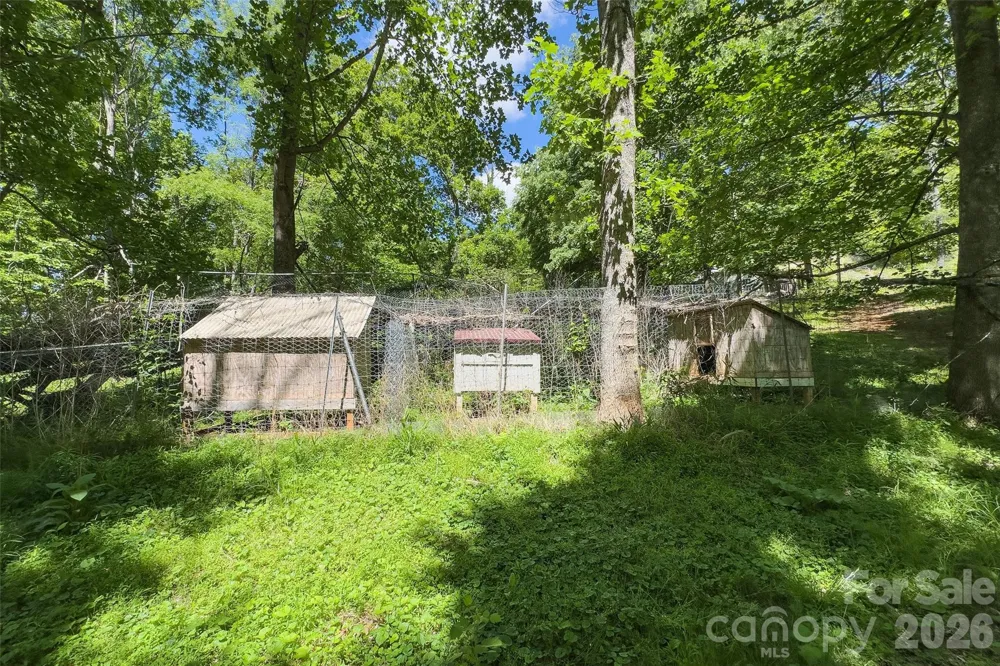 298 Wolf Crossing Bakersville, NC 28705