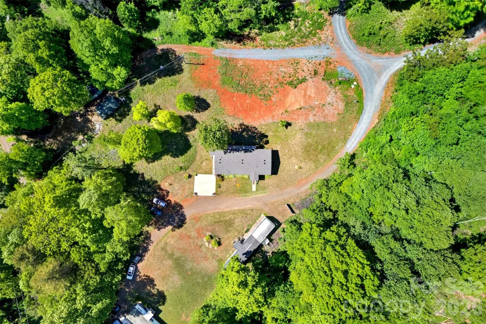 298 Wolf Crossing Bakersville, NC 28705