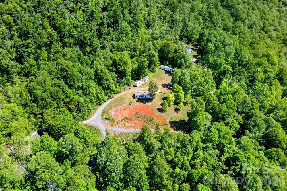 298 Wolf Crossing Bakersville, NC 28705