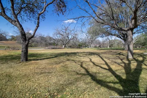 5 E Hampton Dr