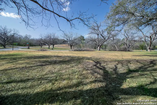 5 E Hampton Dr Seguin, TX 78155