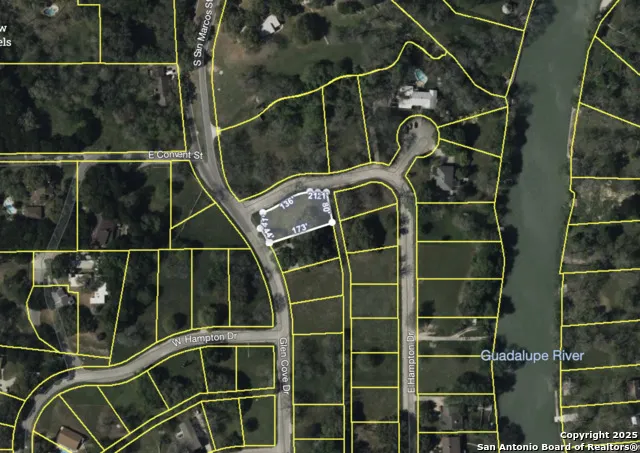 5 E Hampton Dr Seguin, TX 78155