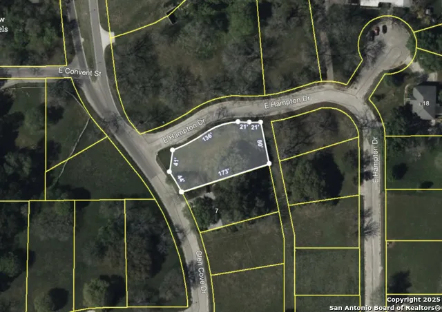 5 E Hampton Dr Seguin, TX 78155