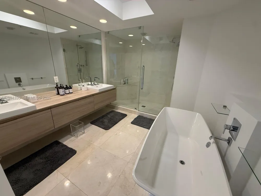 17301 Biscayne Blvd #2305 North Miami Beach, FL 33160