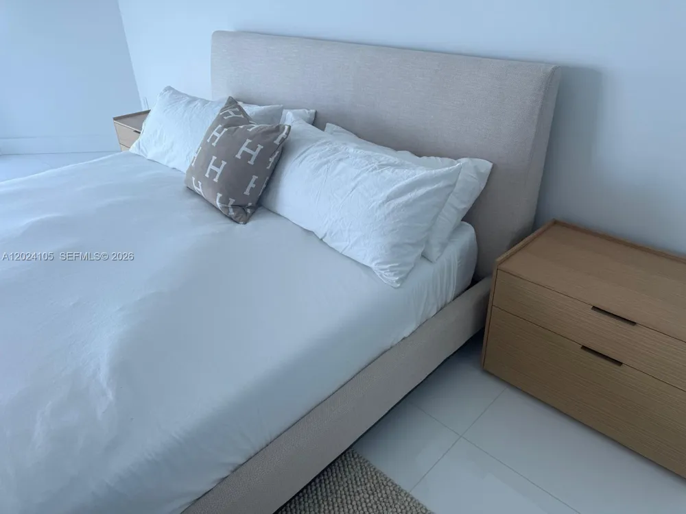 17301 Biscayne Blvd #2305 North Miami Beach, FL 33160