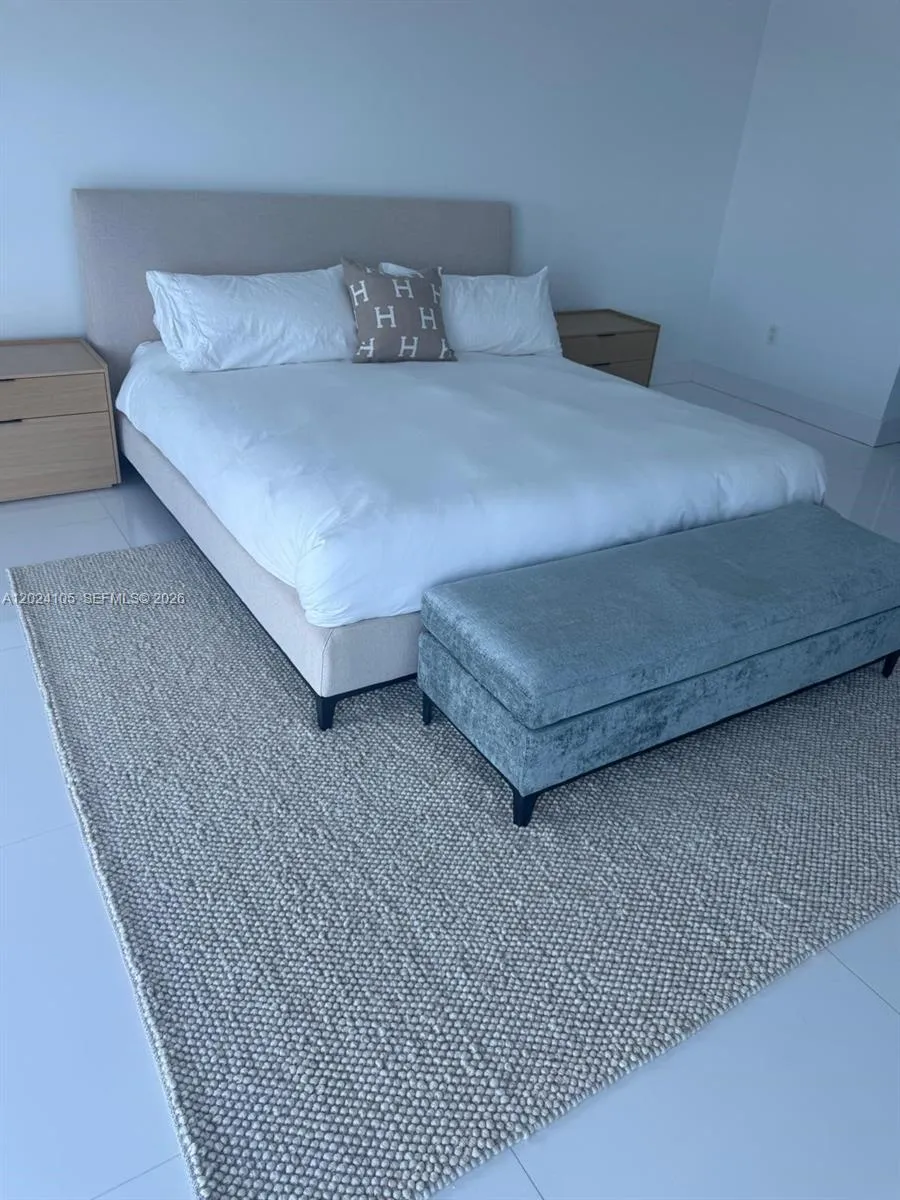 17301 Biscayne Blvd #2305 North Miami Beach, FL 33160