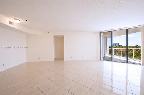 3610 Yacht Club Dr #511