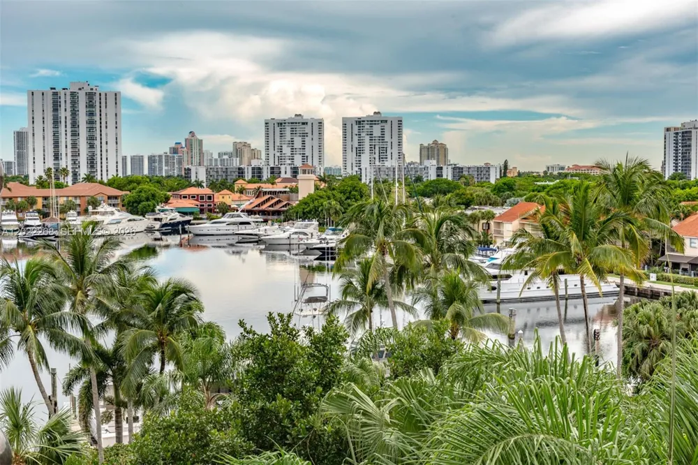 3610 Yacht Club Dr #511 Aventura, FL 33180