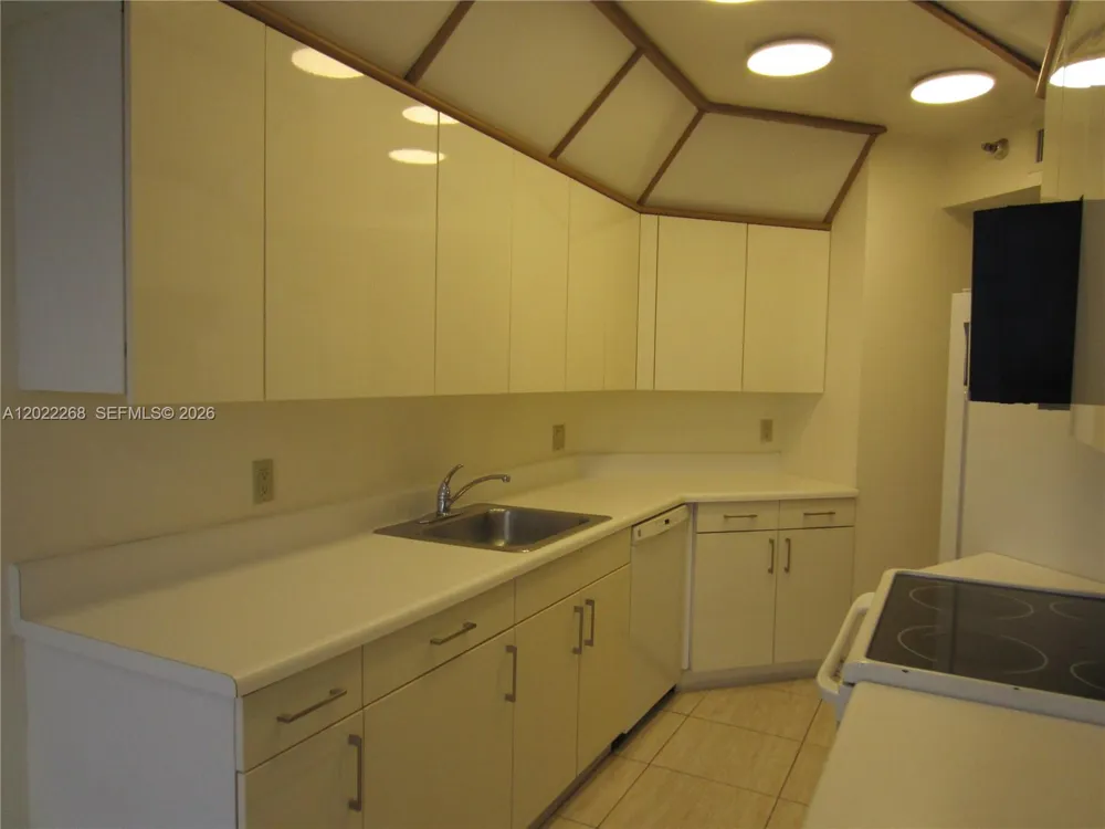3610 Yacht Club Dr #511 Aventura, FL 33180