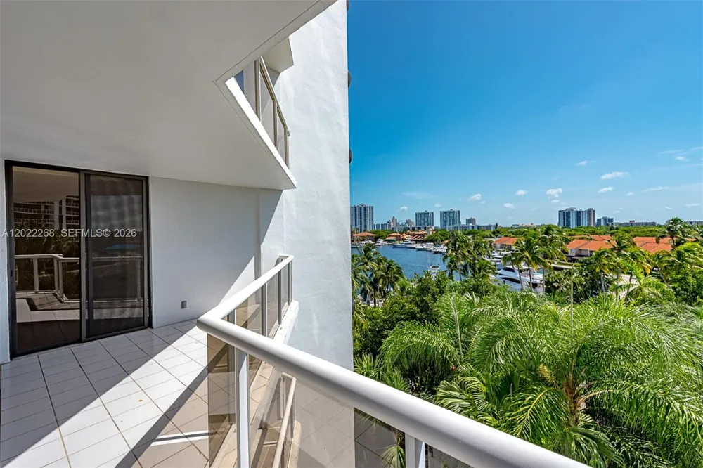 3610 Yacht Club Dr #511 Aventura, FL 33180