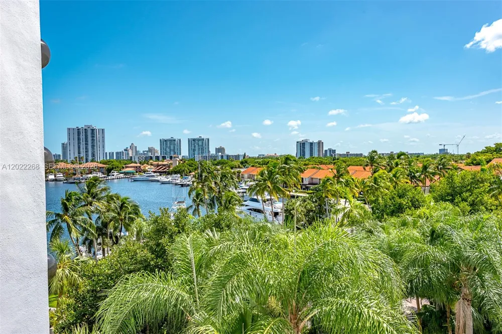 3610 Yacht Club Dr #511 Aventura, FL 33180
