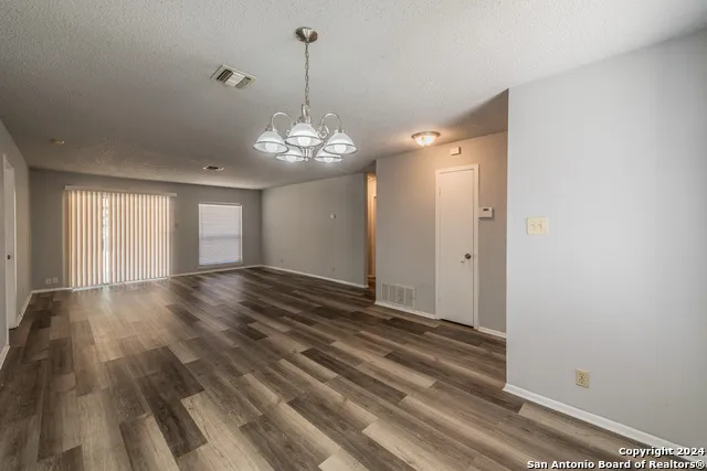 5011 thomas paine Kirby, TX 78219