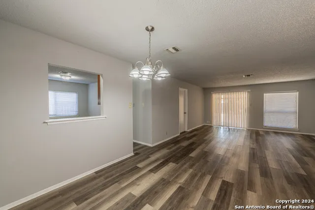 5011 thomas paine Kirby, TX 78219
