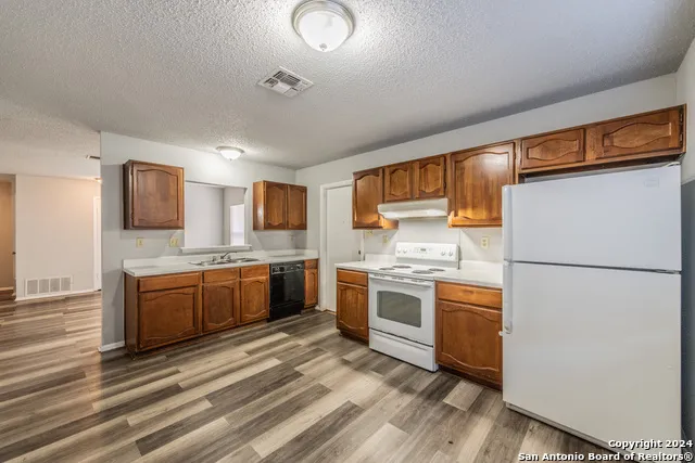 5011 thomas paine Kirby, TX 78219