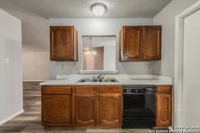 5011 thomas paine Kirby, TX 78219