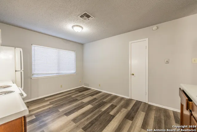 5011 thomas paine Kirby, TX 78219