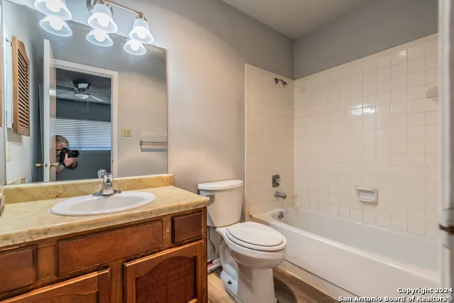 5011 thomas paine Kirby, TX 78219