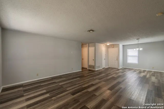 5011 thomas paine Kirby, TX 78219