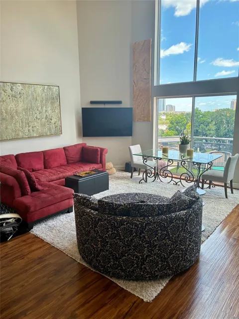 3311 Yupon Street #605