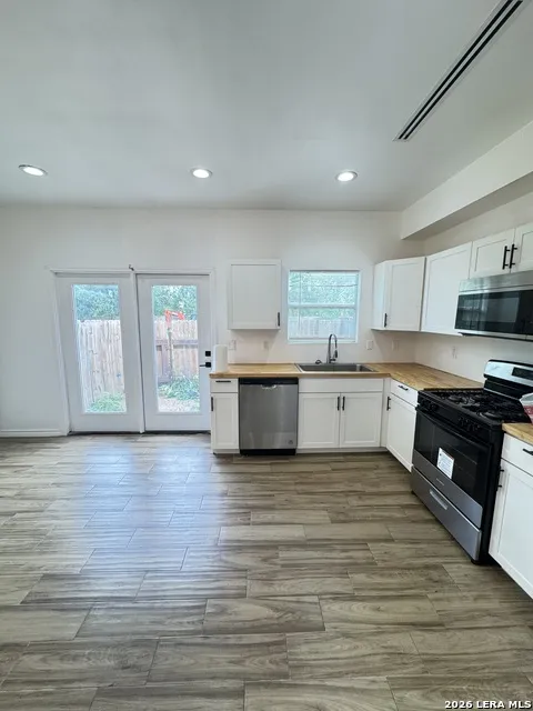 703 3RD ST Unit B Carrizo Springs, TX 78834
