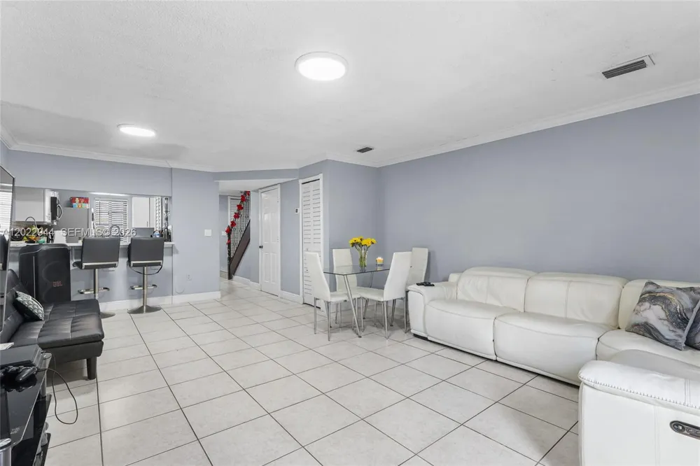 8454 NW 8th St #2 Miami, FL 33126