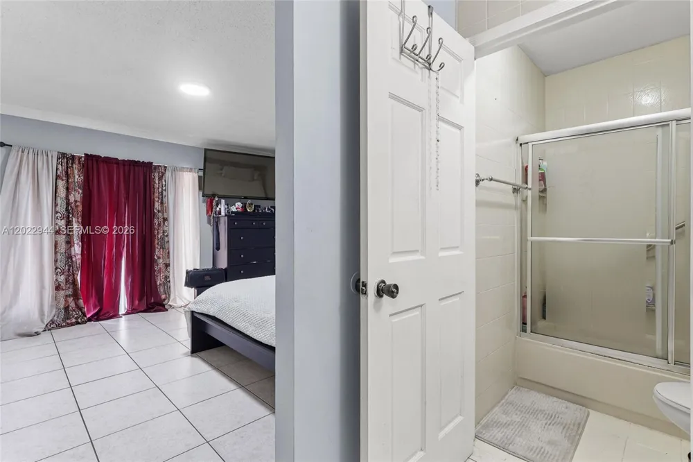 8454 NW 8th St #2 Miami, FL 33126