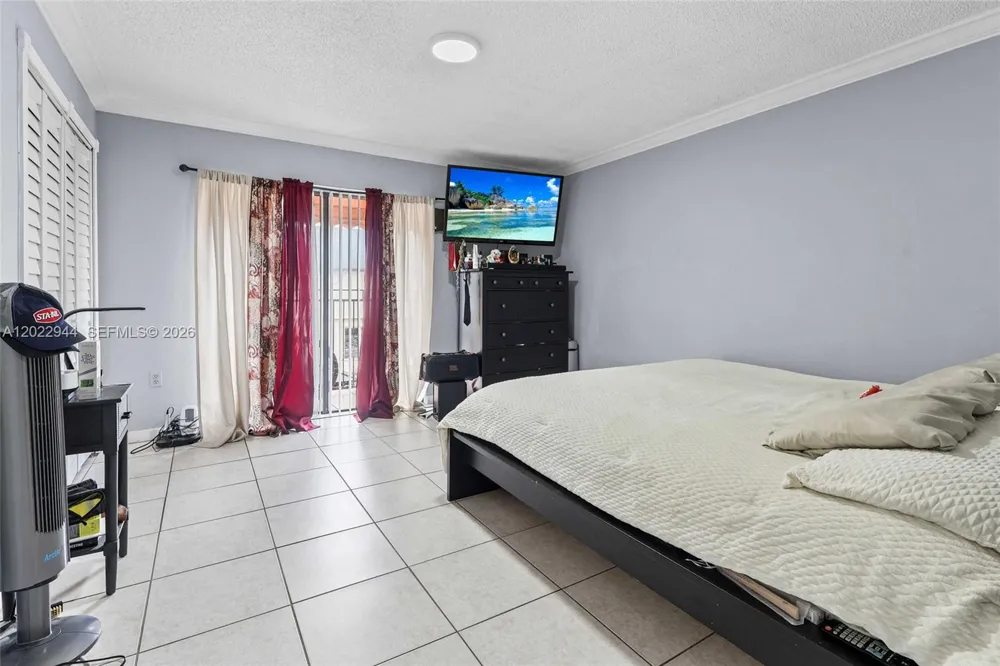 8454 NW 8th St #2 Miami, FL 33126