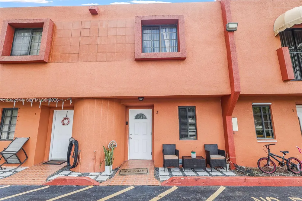8454 NW 8th St #2 Miami, FL 33126