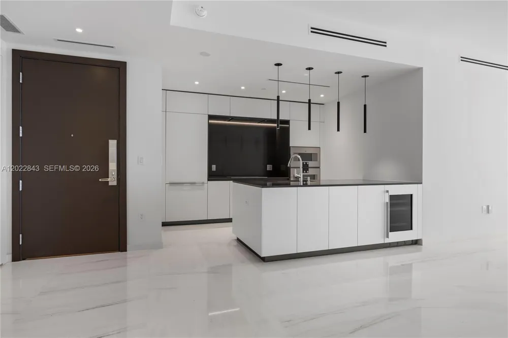 300 Biscayne Blvd Way #1102 Miami, FL 33131