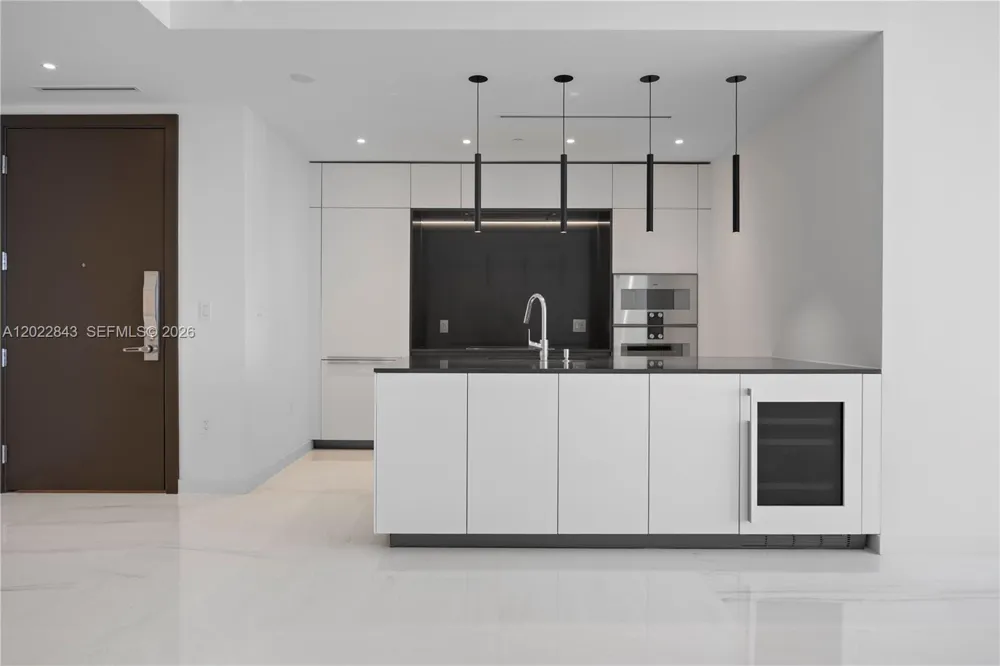 300 Biscayne Blvd Way #1102 Miami, FL 33131