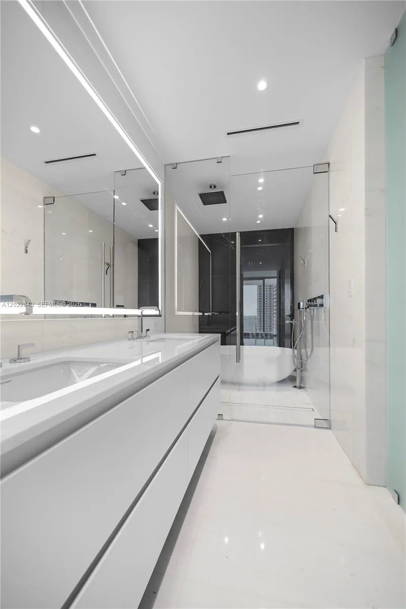 300 Biscayne Blvd Way #1102 Miami, FL 33131