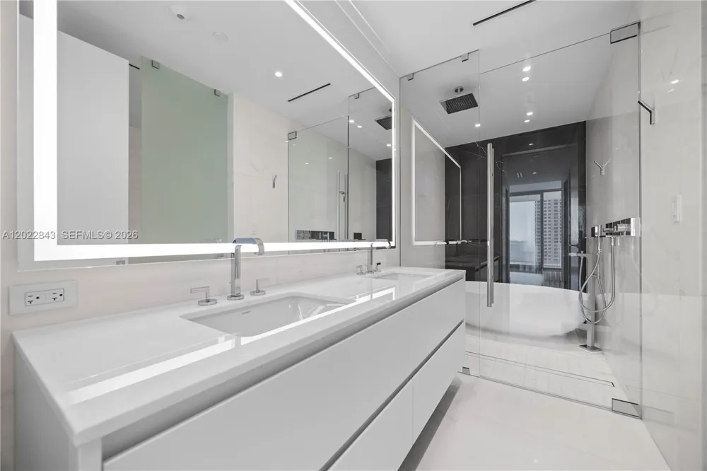 300 Biscayne Blvd Way #1102 Miami, FL 33131