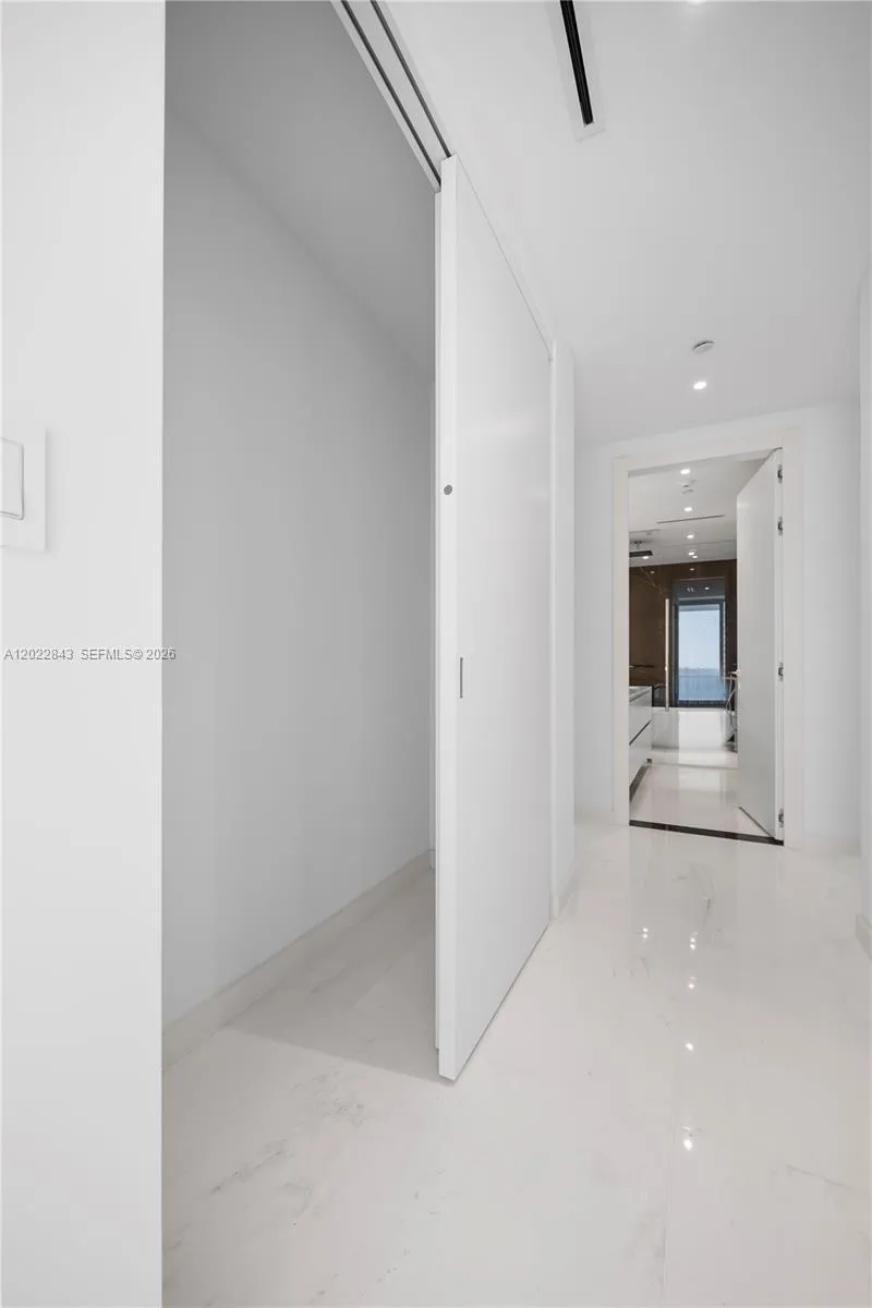 300 Biscayne Blvd Way #1102 Miami, FL 33131