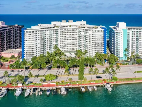 5161 Collins Ave #502