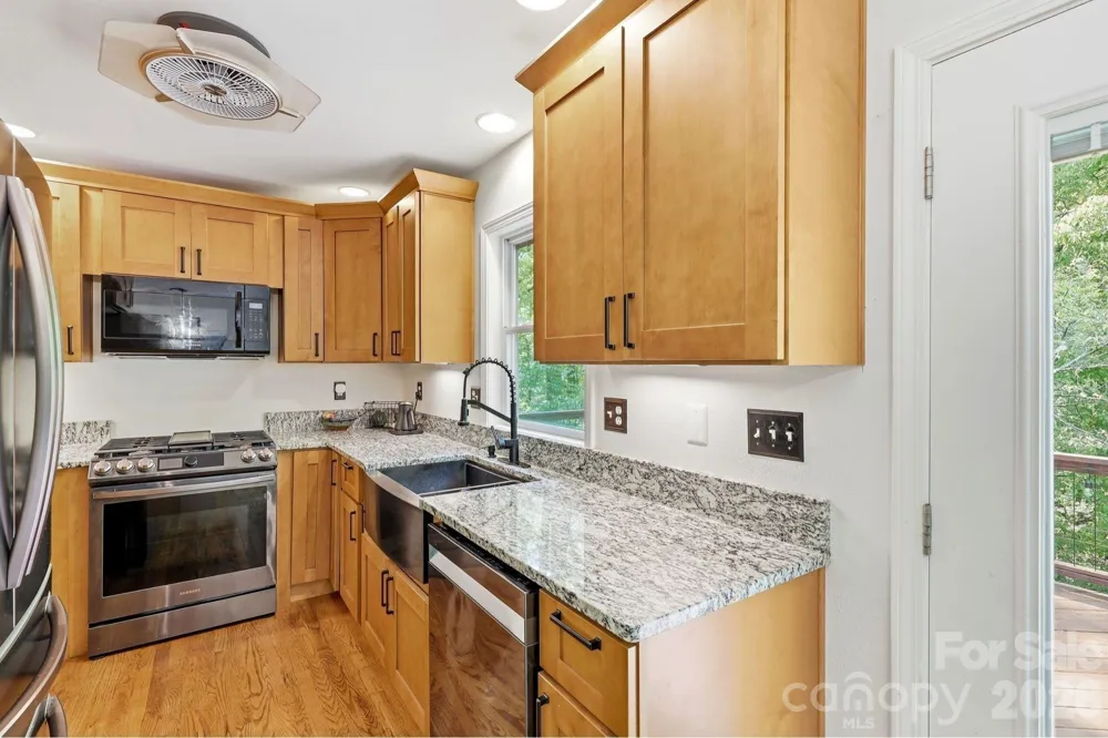 302 Rich Mountain Road Flat Rock, NC 28731
