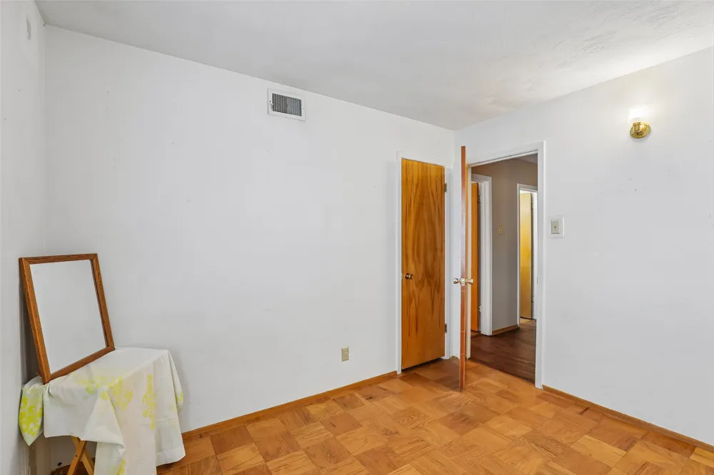 1810 Ridgewood Street Irving, TX 75062